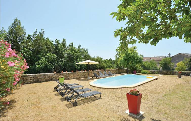 Barjac Oasis : Charmant appartement de 65m2 avec piscine et parking in Barjac, Région d'Alès
