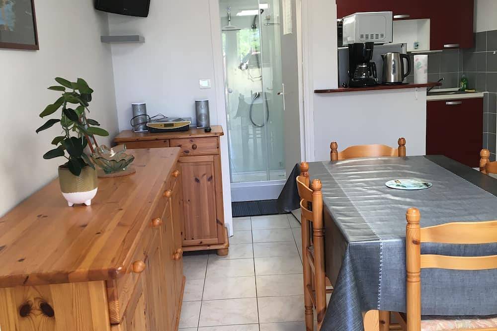 Ganze Wohnung, Arradon, pleasant ground floor apartment - 10 minutes from the beach in Arradon, Côte des Mégalithes