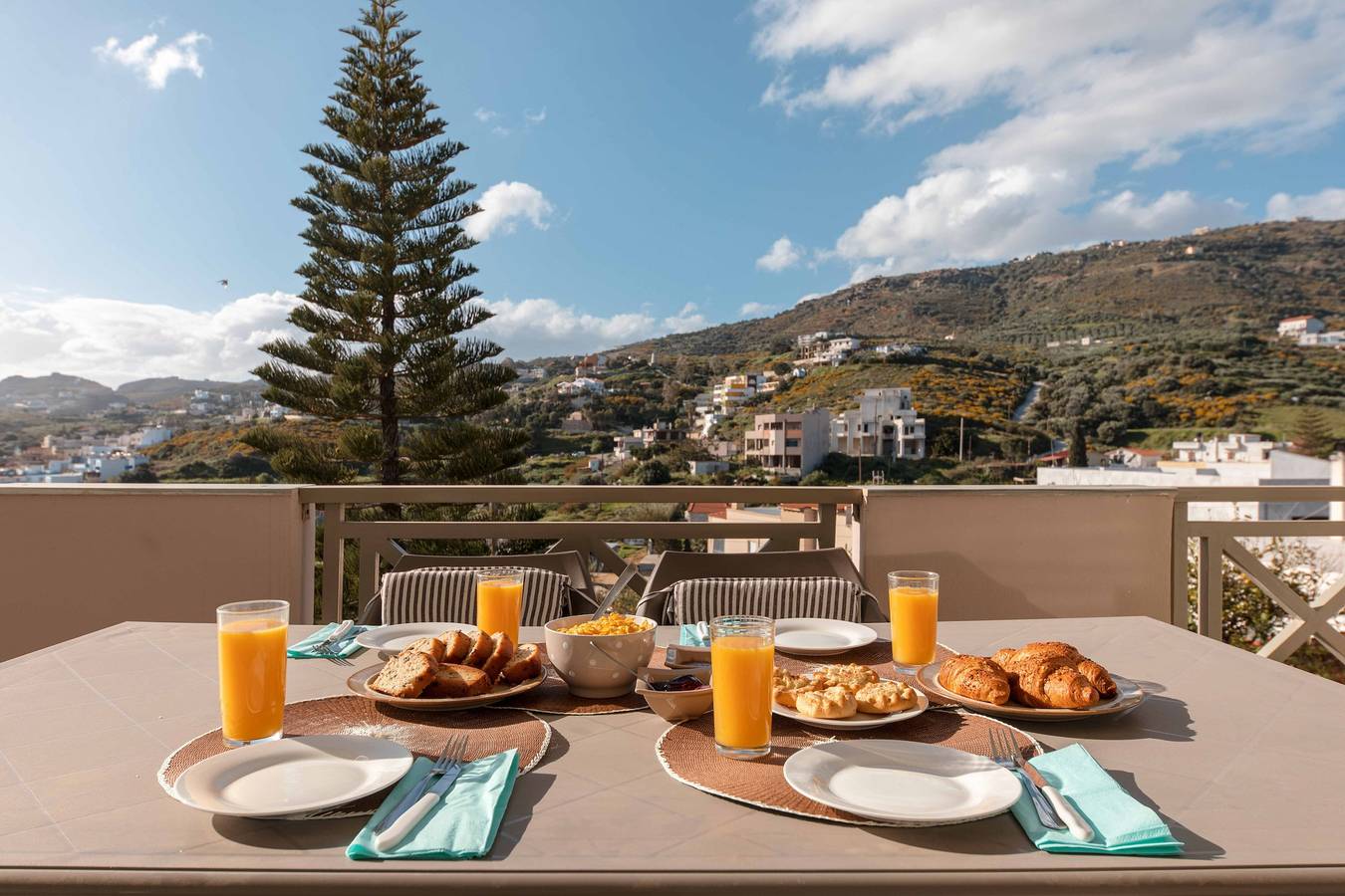 Entire apartment, Apartment 'Villa Melenia 2' with Panoramic Sea View, Wi-Fi & Air Conditioning in Agia Pelagia, Αχλάδα