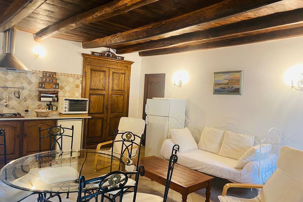 Ganze Wohnung, 👉 Cap Corse -30% : Bright apartment with terrace facing the Seneca tower in Luri, Cap Corse