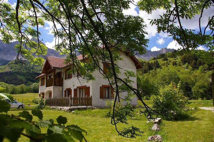 Gîte pour 8 personnes, avec Terrasse et Jardin
