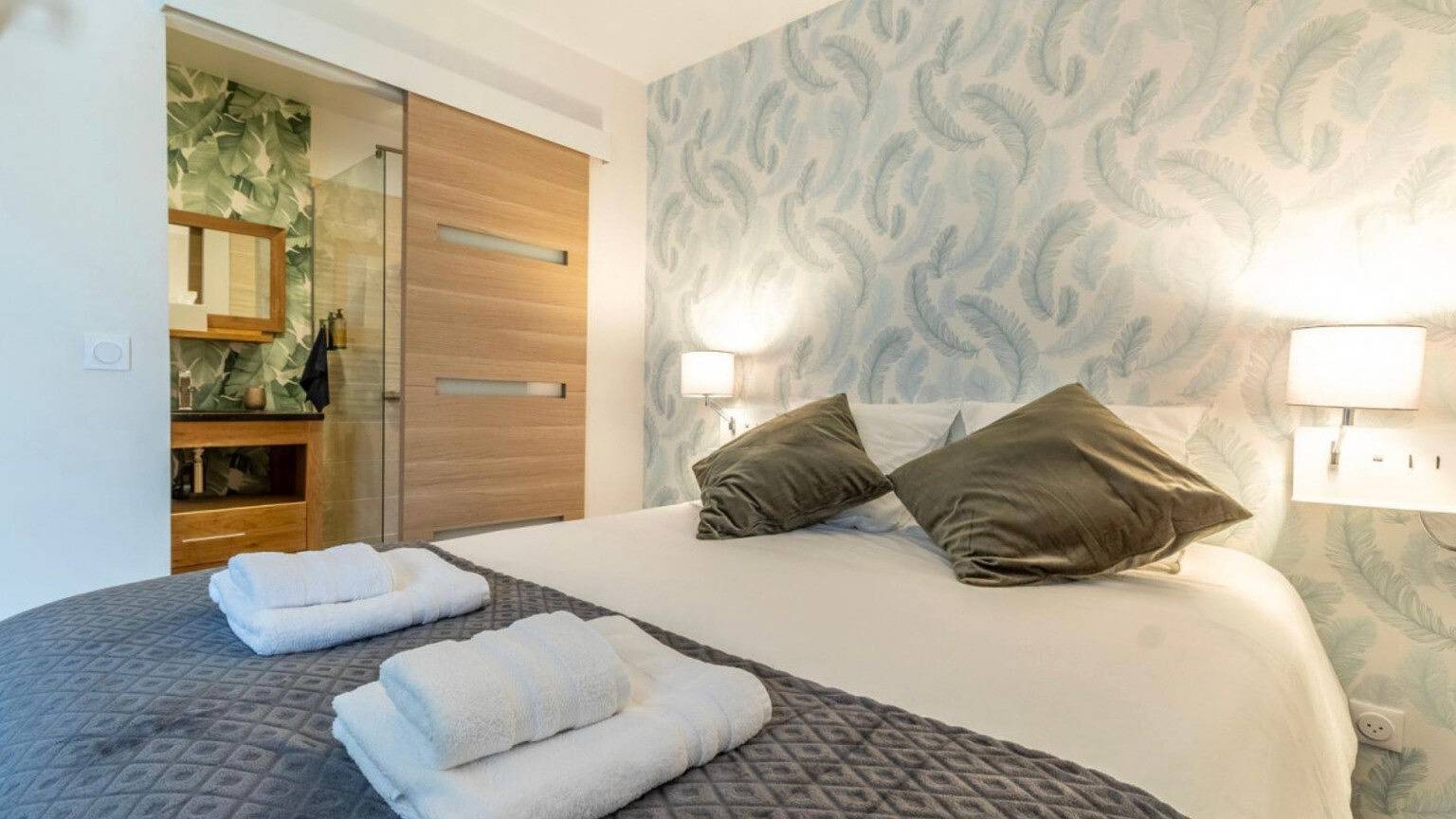 Chambre Ava Rose – Douceur, Élégance et Bien-être in Aigrefeuille-d'Aunis, Région de Rochefort