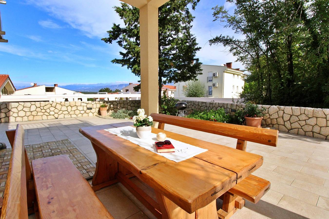Ganze Wohnung, Apartment Ivanka - 200 m vom Meer, in der Nähe des Strandes, privater Parkplatz, Terrasse in Soline, Krk