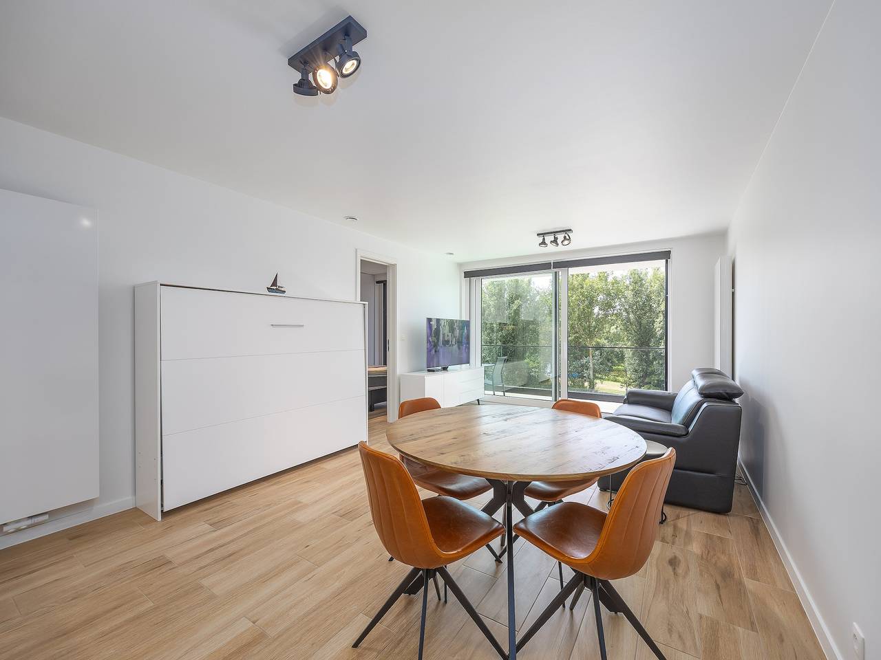 Entire apartment, Apartment in Middelkerke with balcony in Middelkerke, Belgian Coast