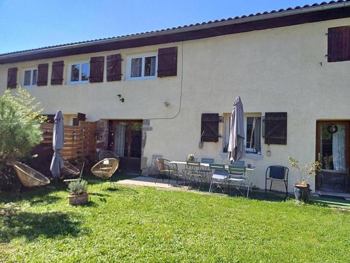 Location de vacances pour 10 personnes, avec Terrasse ainsi que Jardin et Vue à Issoire