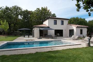 Location de vacances pour 8 personnes, avec piscine et jardin, animaux acceptés à Pernes-les-Fontaines