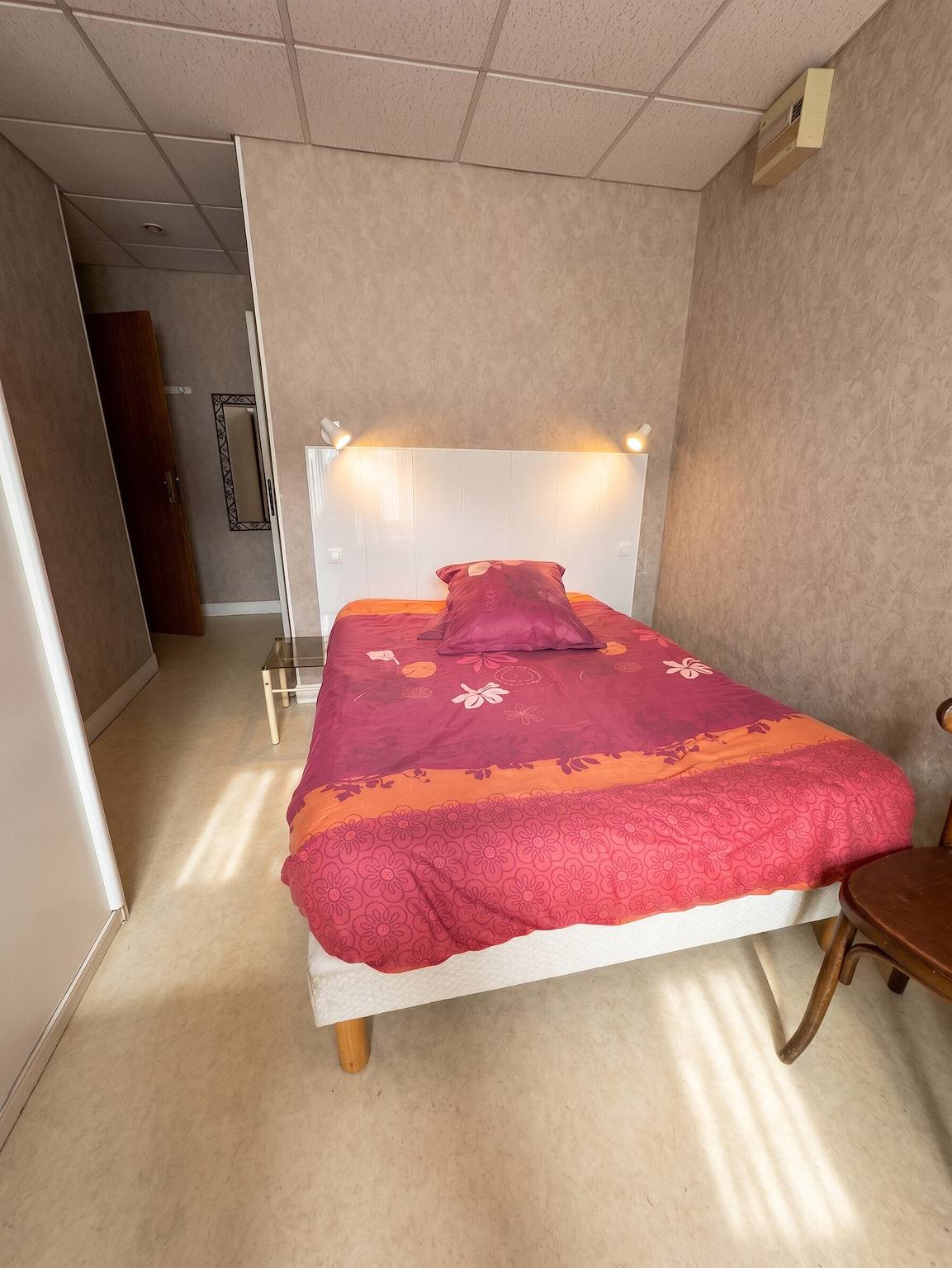 Studio entier, Studio confortable à Néris-les-Bains - 18 m² + Balcon in Néris-les-Bains, Région de Montluçon