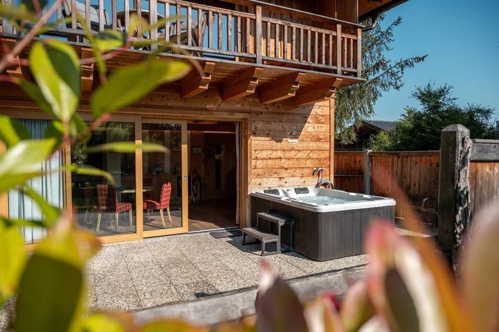 Ferienhaus für 4 Personen, mit Sauna und Whirlpool sowie Garten im Berchtesgadener Land