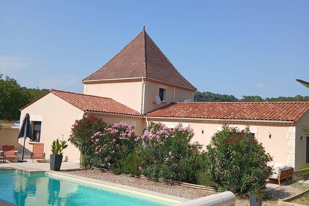 Villa 3ch, climatisée,piscine chauffée,pool house.... in Sarlat-la-Canéda, Périgord Noir