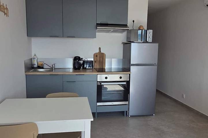 Appartamento intero, One-bedroom apartment right on the water, 5 minutes from St. Florent. in Patrimonio Francia, Calvi e dintorni