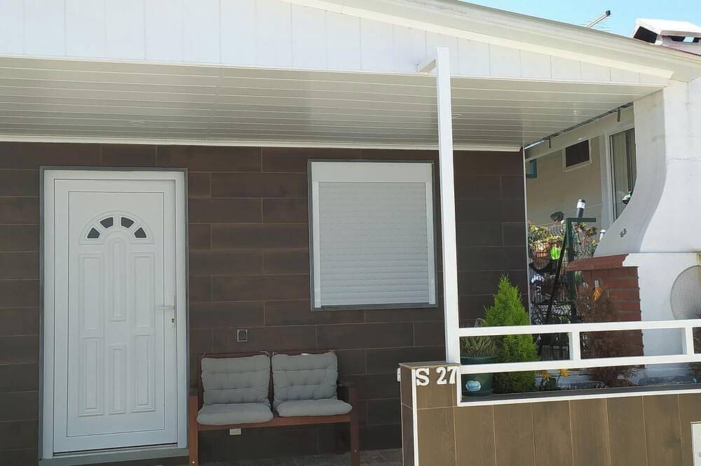 2-bedr. house in camping site-Parque Verde near Arrábida and Sesimbra in Quinta do Conde, Halbinsel von Setúbal