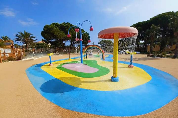 Camping pour 8 personnes, avec Terrasse et Piscine à Canet-en-Roussillon
