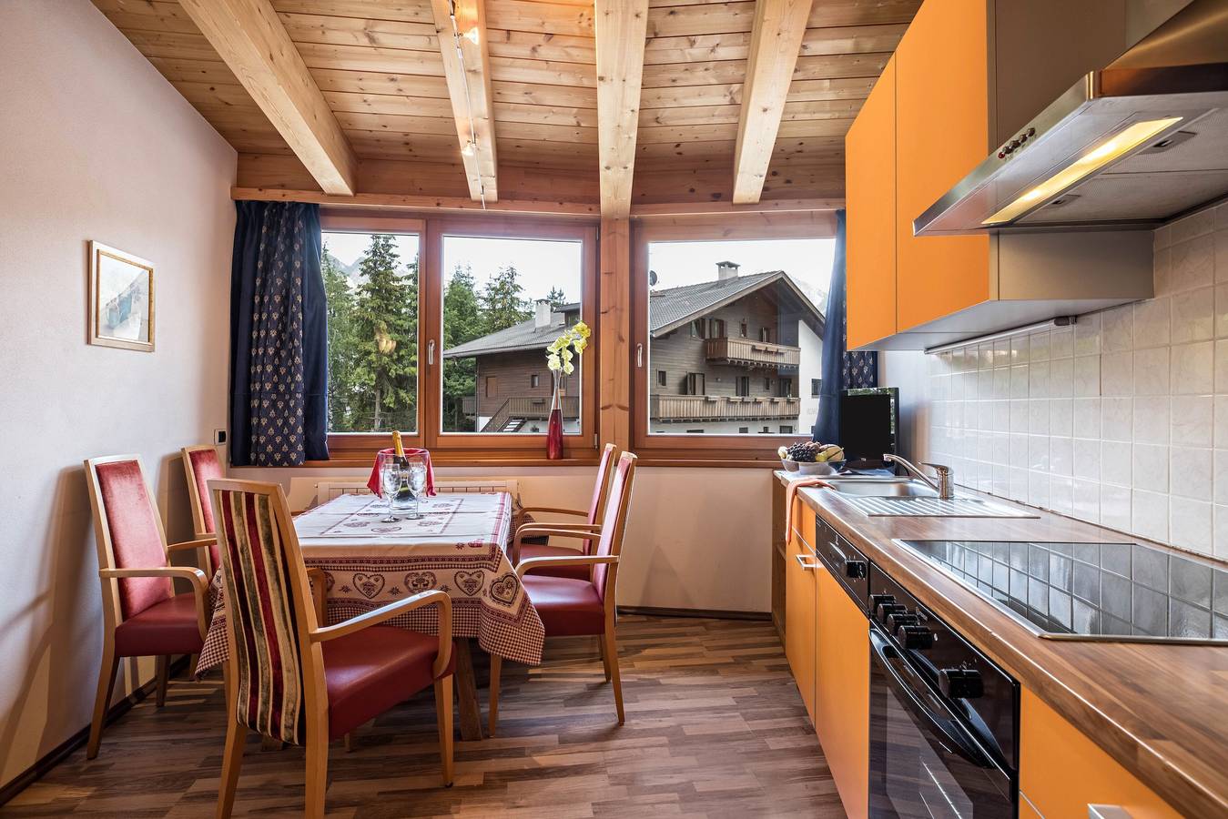 Geheel appartement, Appartement "Villa Anita Plan de Corones" met Uitzicht op de Bergen, Sauna, Wi-Fi & Terras in San Vigilio di Marebbe, Enneberg