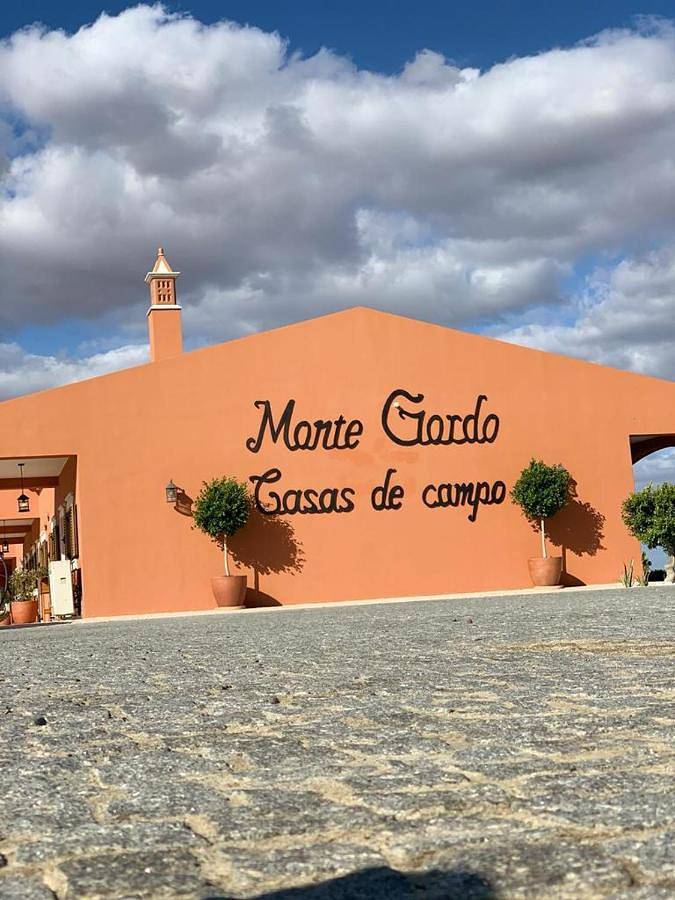 Gîte pour 5 personnes, avec Balcon et Terrasse ainsi que Jacuzzi et Jardin dans Almodôvar