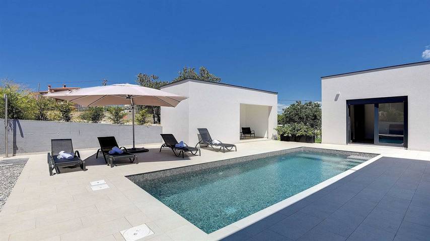 Villa für 4 Personen, mit Terrasse und Sauna sowie Balkon/Terrasse in Medulin