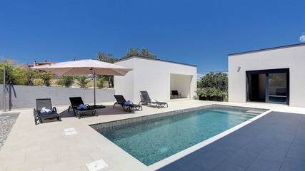 Villa für 4 Personen, mit Terrasse und Balkon/Terrasse sowie Sauna in Medulin