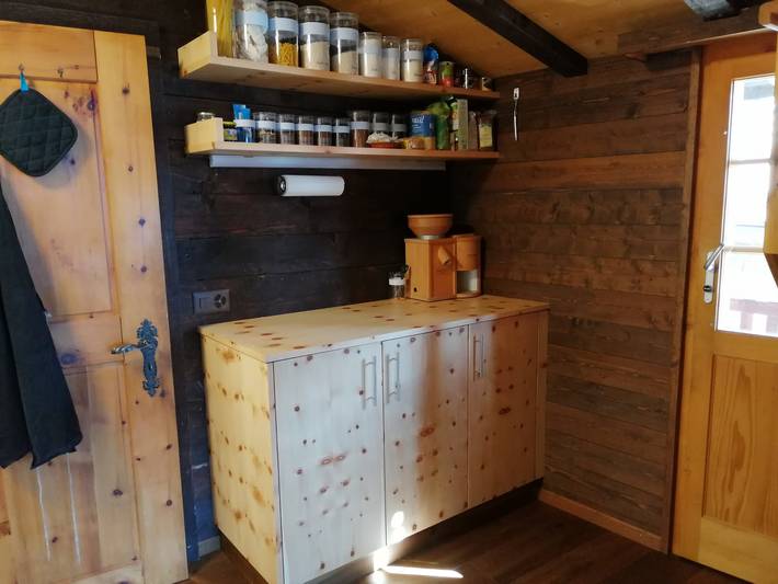 Ganze Ferienwohnung, Heimelige Wohnung in einem Walliser Haus in Staldenried, Walliser Alpen