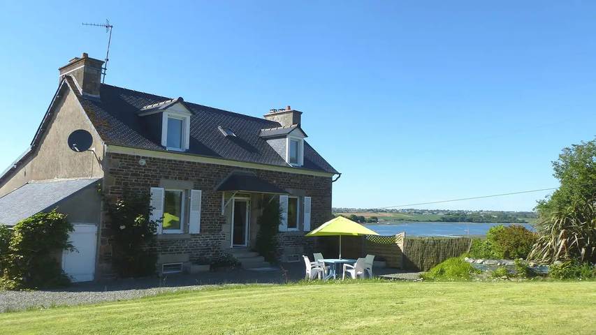 Location de vacances pour 5 personnes, avec Jardin à Plourivo