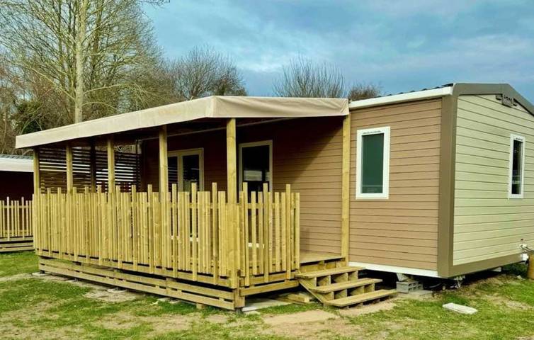 Mobile home for 4 people, with children pool - 1
