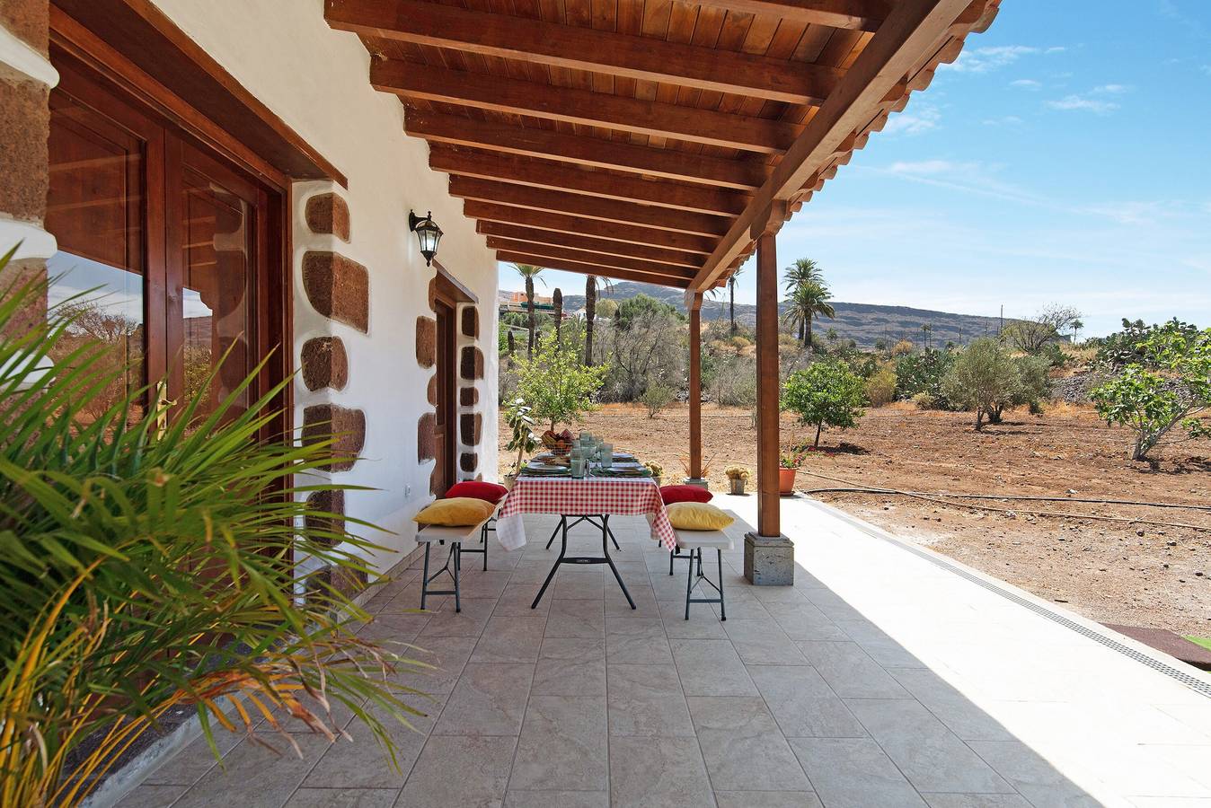 Casa de vacaciones accesible 'El Algarrobero' con vistas a la montaña y piscina privada in Santa Lucía de Tirajana, Gran Canaria Sur