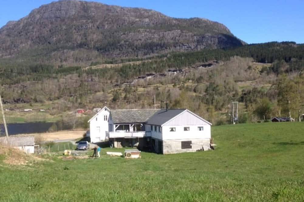 5 bedrooms, large apartment on farm, nice view and nature in Herand, Hardangerfjord