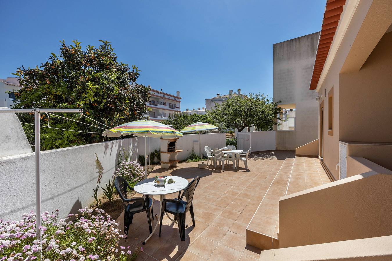 Holiday Home Casa Bege T1 with Shared Pool, Shared Garden, Terrace & Wi-Fi in Praia do Burgau, Parque Natural do Sudoeste Alentejano e Costa Vicentina