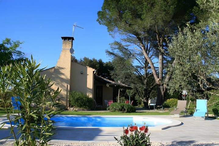 Gîte pour 6 personnes, avec piscine ainsi que jardin et terrasse dans le Gard - 2