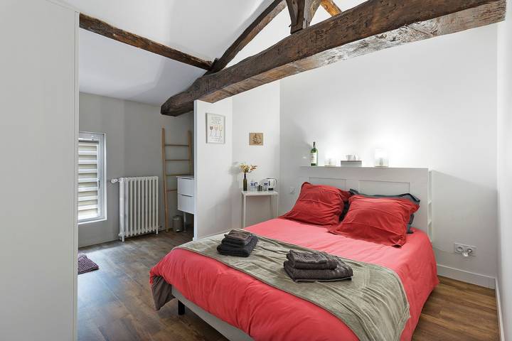 Guest Room Saint-Emilion with Shared Terrace, Shared Garden and Wi-Fi in Saint-Denis-de-Pile, Libourne region