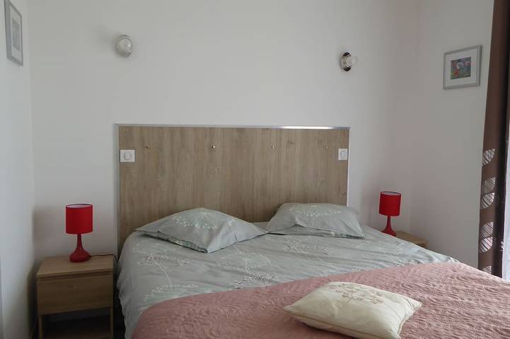 Gîte pour 6 personnes, avec piscine ainsi que jacuzzi et jardin à Mirepeisset - 2