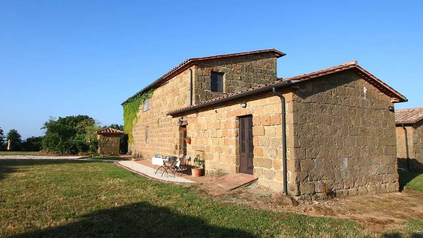 Agriturismo per 5 persone, con Terrazza e Giardino nonché Piscina a Sorano
