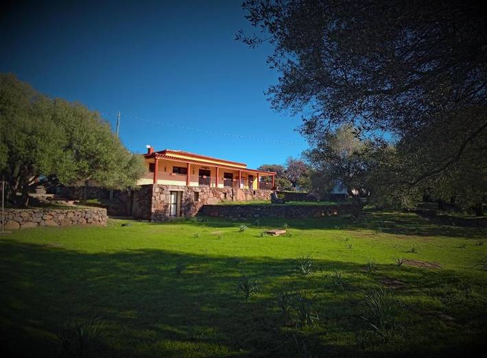 Agriturismo per 3 persone, con panorama e giardino, con animali domestici in Dorgali