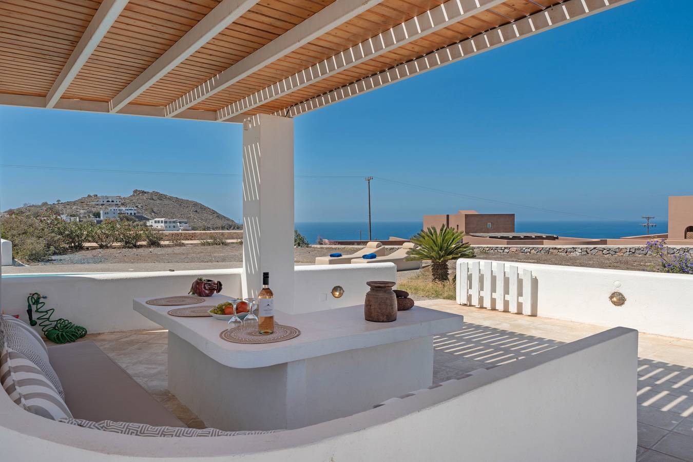 Villa 'Golden Horizon' mit Meerblick, Wi-Fi und Klimaanlage in Santorin
