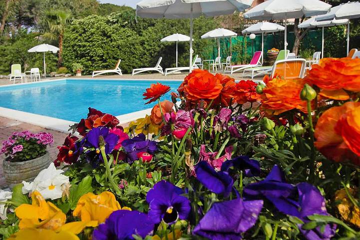 Ferienpark für 6 Personen, mit Terrasse und Pool sowie Kinderpool und Garten in Italien - 3
