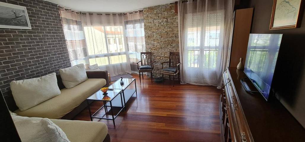 Apartamento para 6 personas, con vistas y balcón en Ames