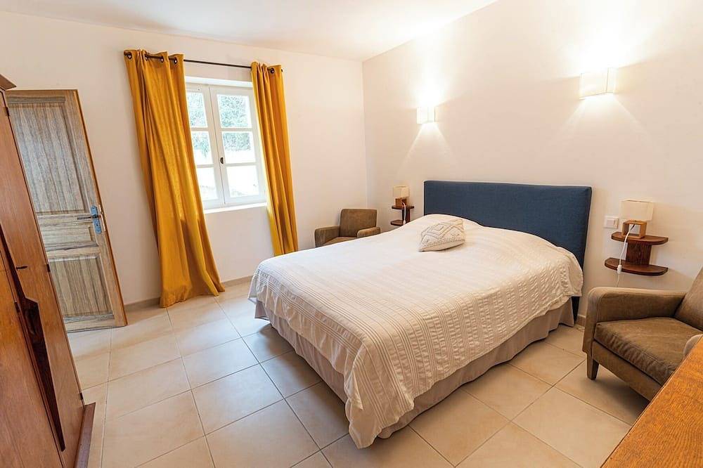 Domaine de Coulon _ \"Goudargues\" _ 4ch 8p _ Hameau privé entre Cèze et Ardèche in Issirac, Région de Nîmes