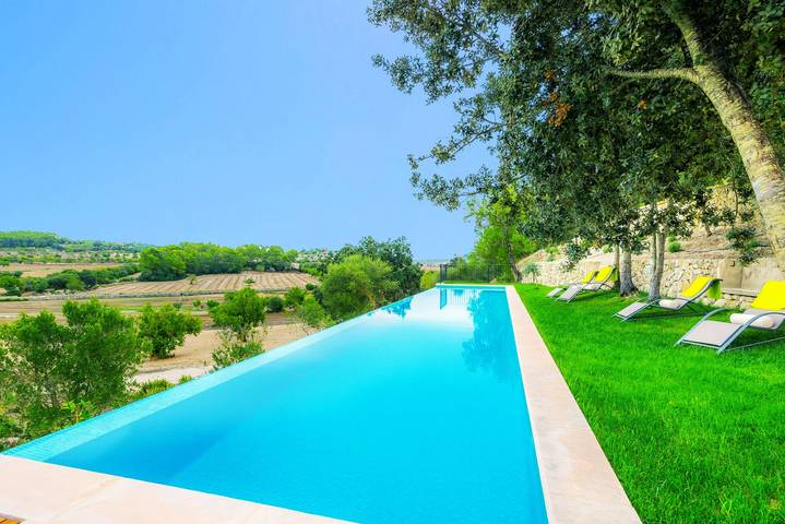 Finca für 6 Personen, mit Garten und Pool sowie Terrasse, kinderfreundlich in Lloret de Vistalegre