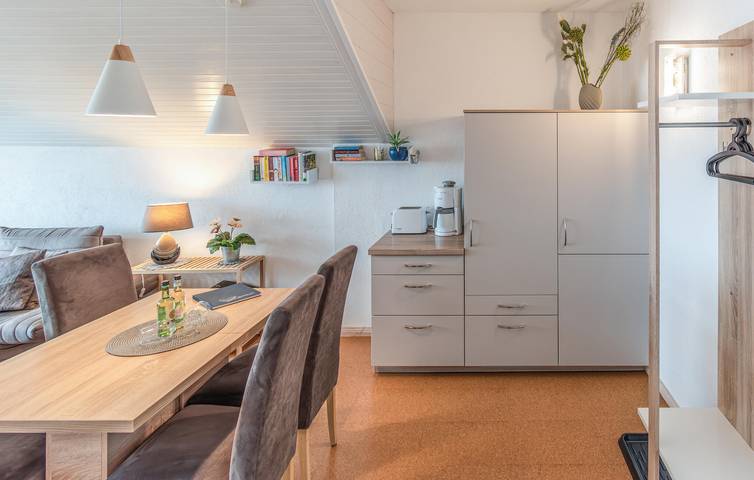 Ganze Ferienwohnung, Gemütliches Apartment in Strandnähe mit Terrasse und Parkplatz in Nordstrand (Gemeinde), Nordstrand
