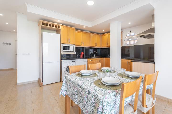 Apartamento entero, Apartamento 'Mont Pele' con terraza privada, Wi-Fi y aire acondicionado in Platja de Sant Antoni (Cullera), Cullera