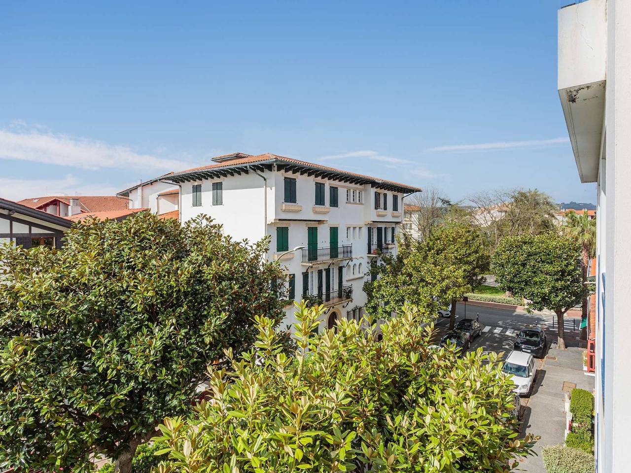 Appartement entier, Appartement à 200 m de la plage avec terrasse et parking, au cœur des commerces et restaurants in Hendaye, Région de Bayonne