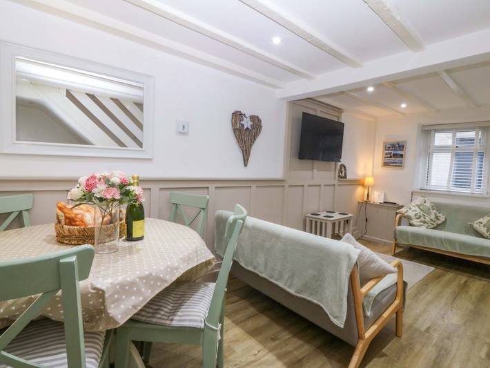 Cottage for 4 people, with garden, with pets in Pwllheli