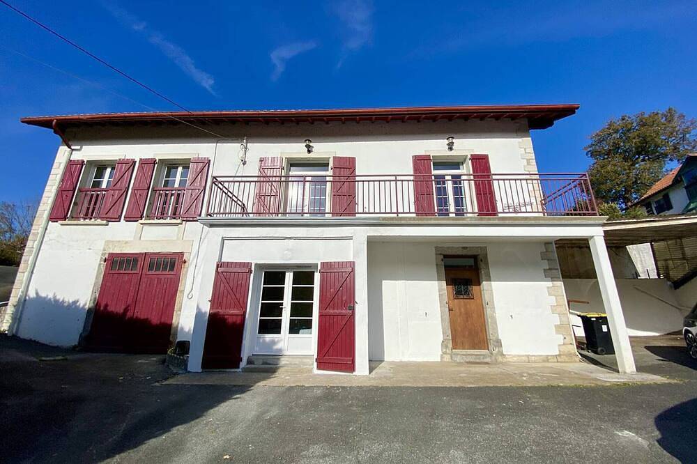 Entire apartment, Charming T2 in Cambo-les-Bains, near Thermal Baths, Wifi, sleeps 2 in Cambo-les-Bains, Bayonne region