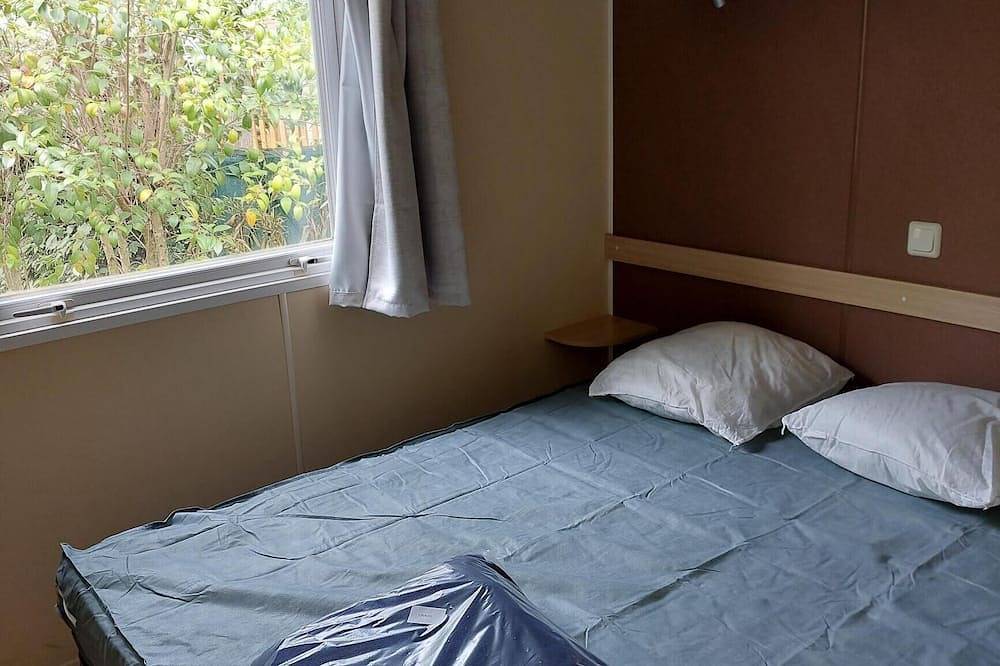 6-person air-conditioned mobile home, at the foot of the Lubéron, 4* domaine des Iscles campsite  in La Roque-d'Anthéron, Region de Aix-en-Provence