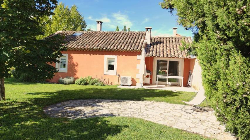 Casa de huéspedes para 6 personas, con jardín además de terraza y piscina - 1