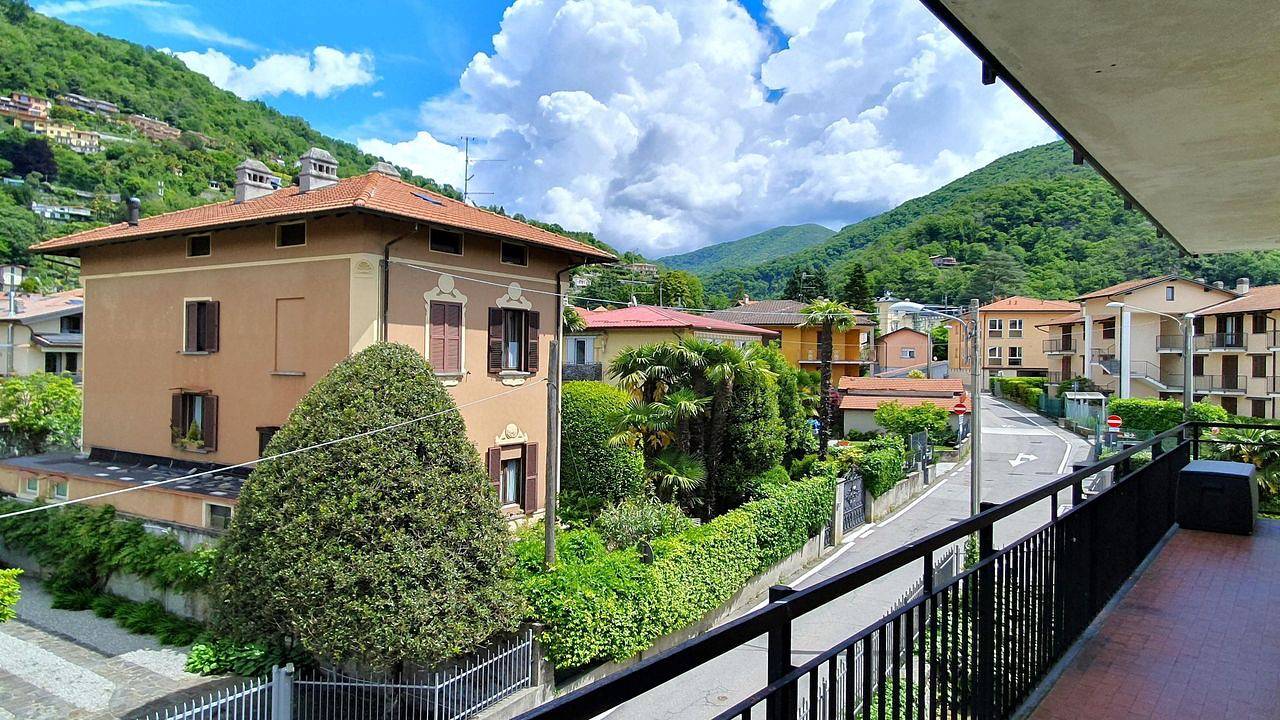 Vakantiehuis voor 4 personen met balkon in Maccagno, Maccagno con Pino e Veddasca