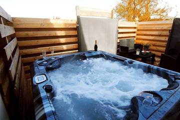 Gîte pour 3 personnes, avec jacuzzi et terrasse dans Plage Du Pouldu Santec
