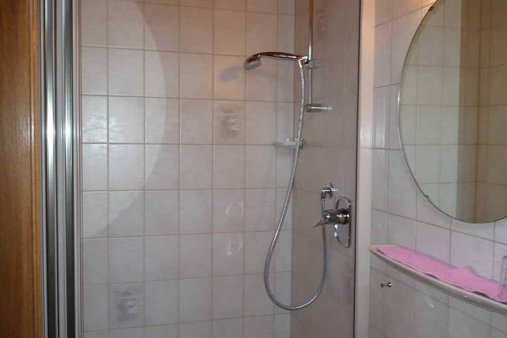 Single apartment no. 9, 2nd floor, east-facing balcony - Gästehaus Johanna in Bad Wiessee, Alpes bavaroises
