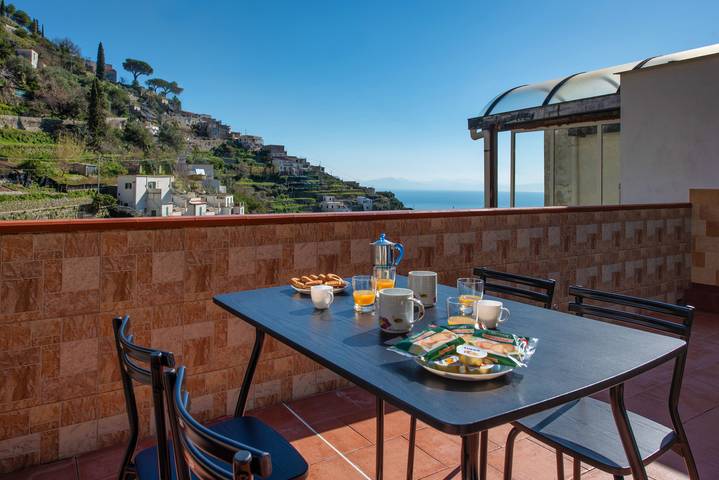 Ferienwohnung für 4 Personen, mit Balkon und Terrasse sowie Ausblick in Amalfi - 2