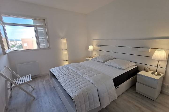 Gîte pour 8 personnes, avec terrasse dans Iles Du Frioul - 2