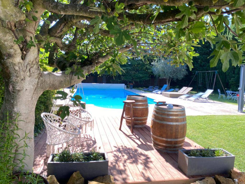 Appartement entier, Studio avec terrasse privative et piscine in Grillon, Enclave de Valreas