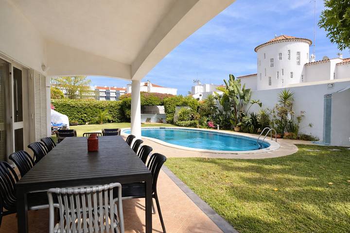 Villa for 12 people, with garden, with pets in Albufeira